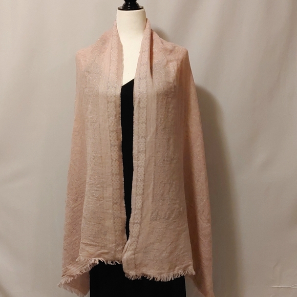 Badgley Mischka Paisley Texture Wrap - Picture 1 of 7